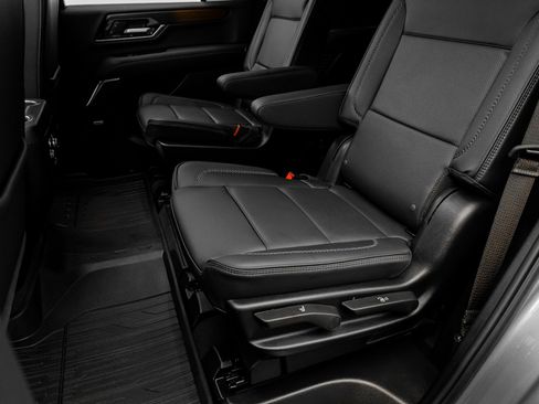 Used 2025 GMC Yukon Denali w/ Sun & Power Step Package image 39