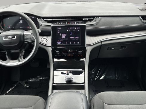 Used 2025 Jeep Grand Cherokee Laredo X w/ Luxury Tech Group I RWD image 13