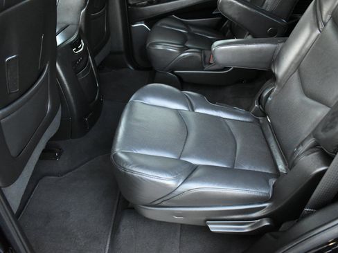 Used 2018 Cadillac Escalade Premium Luxury image 25