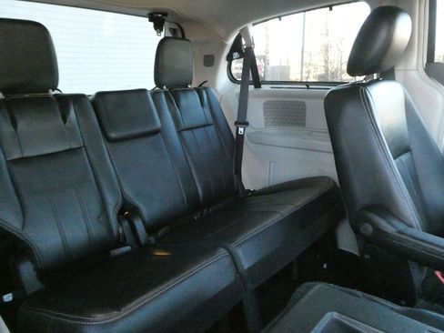 Used 2011 Chrysler Town & Country Touring-L w/ Entertainment Group #2 image 30