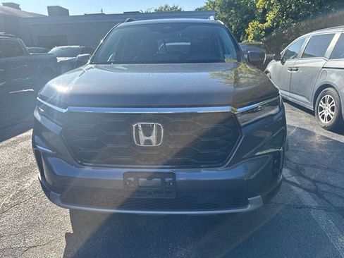 Used 2025 Honda Pilot Elite image 2