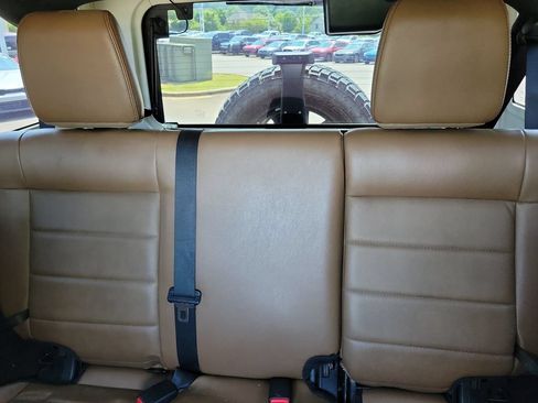 Used 2012 Jeep Wrangler Unlimited Rubicon w/ Connectivity Group AWD/4WD image 11