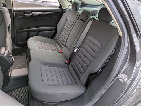 Certified 2017 Ford Fusion SE image 18