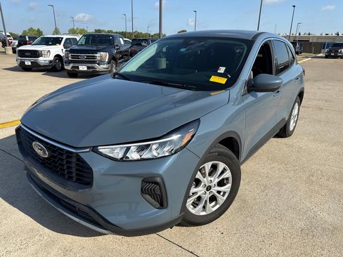 Used 2023 Ford Escape Active w/ Tech Pack #2 FWD image 1