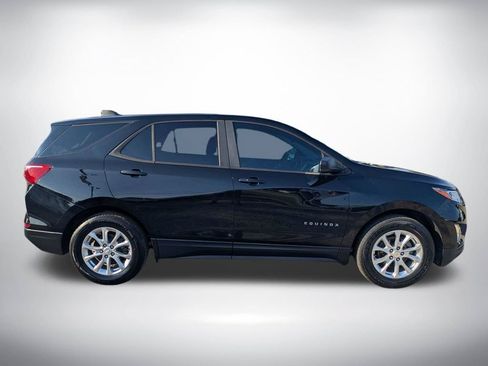 Used 2021 Chevrolet Equinox LS w/ LS Convenience Package FWD image 2