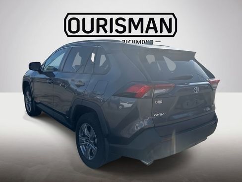 Used 2022 Toyota RAV4 XLE w/ Convenience Package image 5