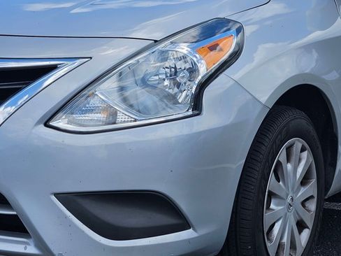 Used 2018 Nissan Versa SV FWD image 5