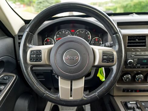 Used 2011 Jeep Liberty Limited w/ Chrome Accents Group AWD/4WD image 42