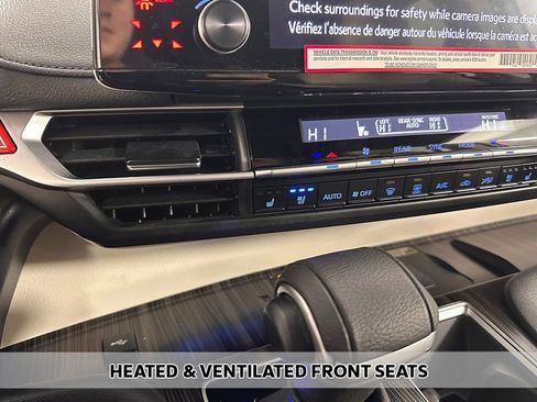 Used 2024 Toyota Sienna Limited image 7