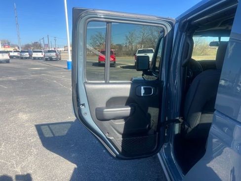 Used 2025 Jeep Gladiator Sport image 14