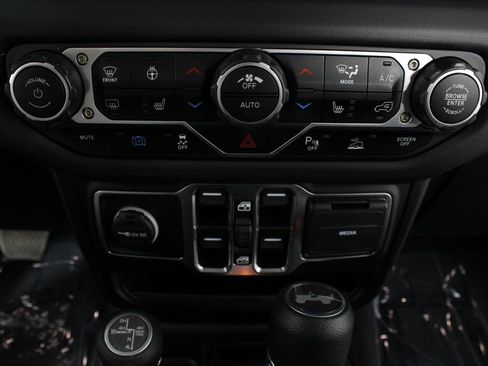 Used 2025 Jeep Wrangler Unlimited Sahara w/ Safety Group AWD/4WD image 6