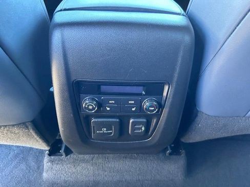 Used 2022 Buick Enclave Premium image 12