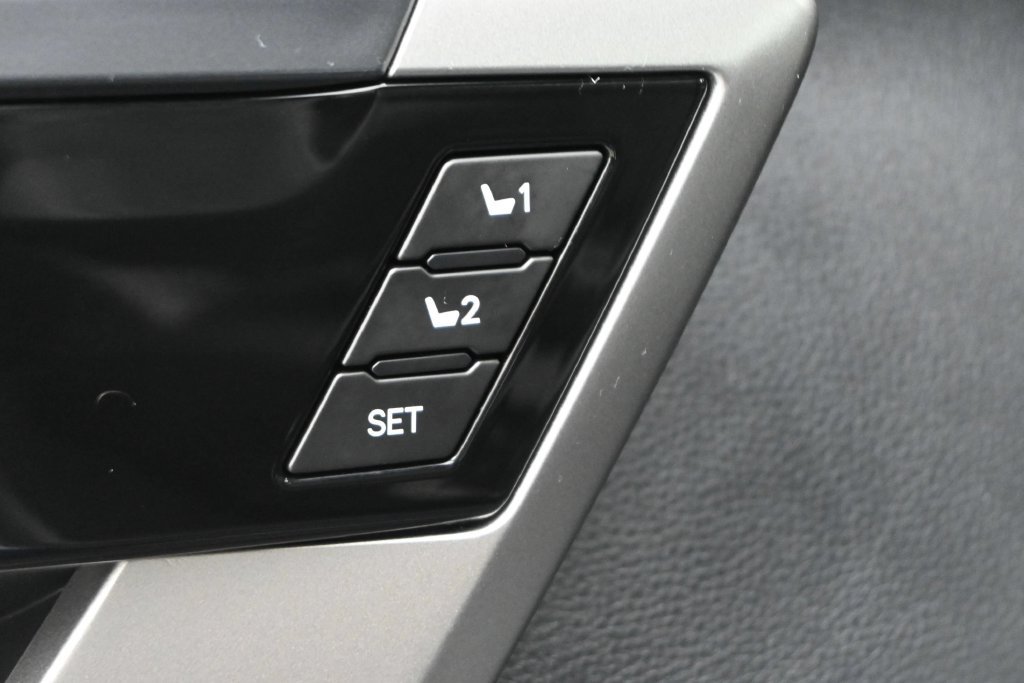 Used 2023 Toyota Tundra Limited w/ Power Package RWD image 5