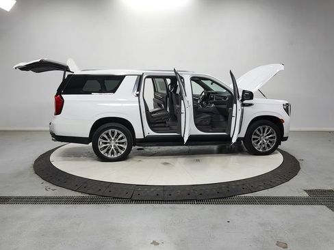 Used 2021 GMC Yukon XL Denali w/ Advanced Technology Package AWD/4WD image 17
