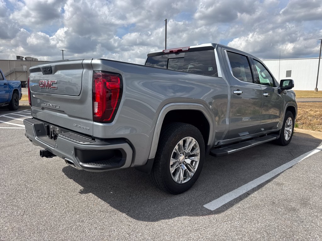 Used 2025 GMC Sierra 1500 Denali w/ Technology Package AWD/4WD image 4