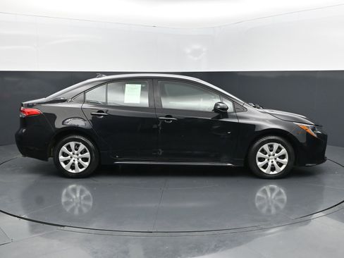Used 2024 Toyota Corolla LE image 6
