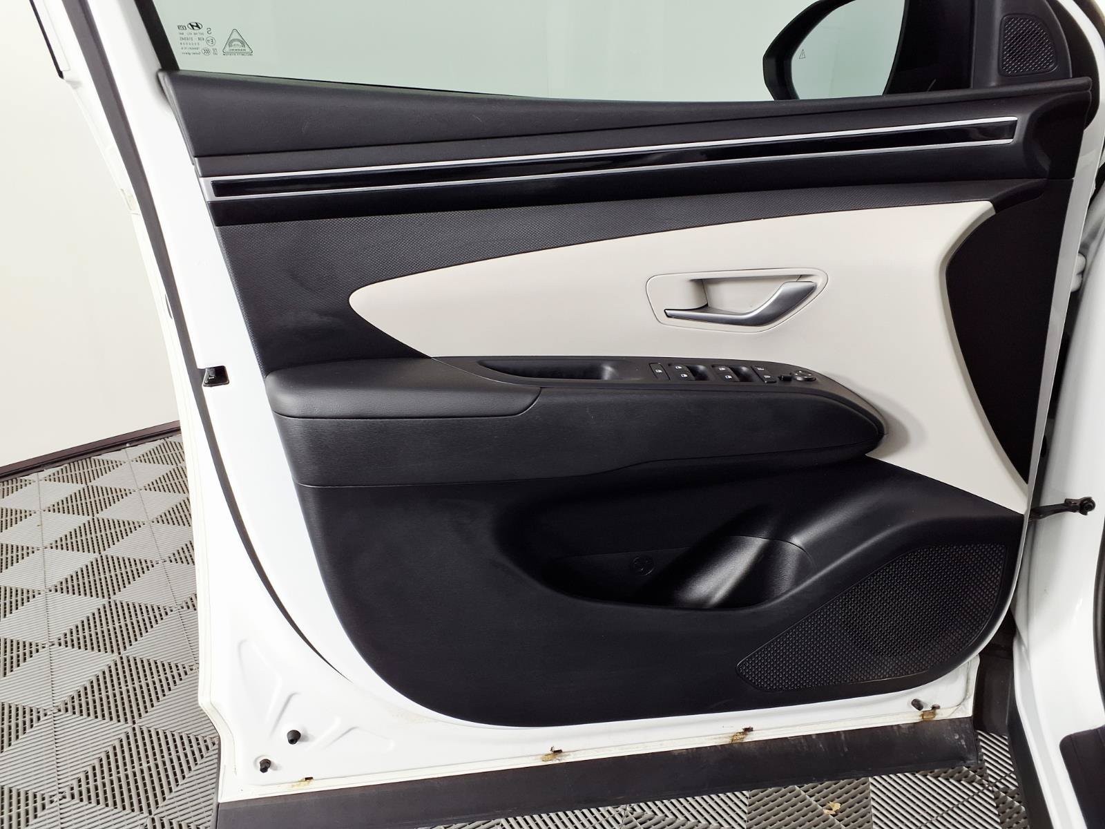 Certified 2024 Hyundai Tucson SE FWD image 16