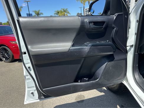 Used 2020 Toyota Tacoma SR image 15