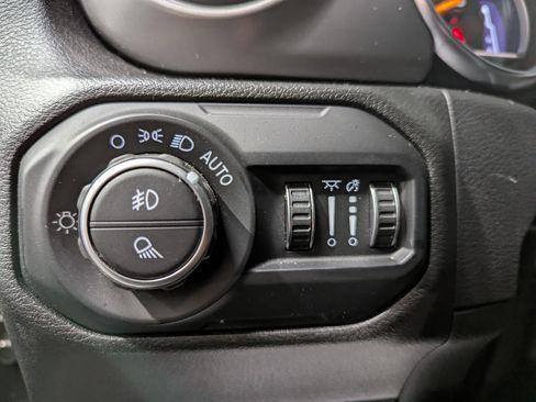 Used 2021 Jeep Gladiator Sport image 11