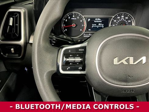 Used 2023 Kia Sorento LX FWD image 11
