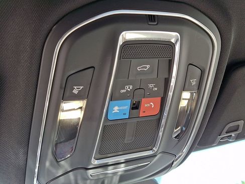 Used 2023 Jeep Grand Cherokee Limited w/ Black Appearance Package AWD/4WD image 22