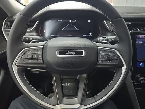 Used 2023 Jeep Grand Cherokee L Limited image 18