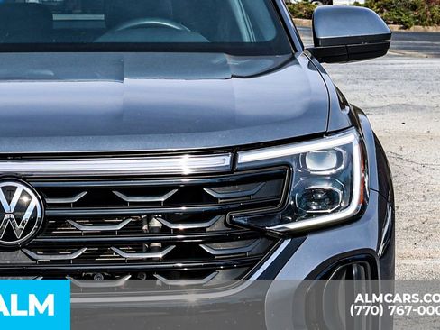Used 2024 Volkswagen Atlas Cross Sport SE image 16