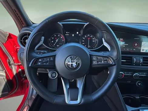Used 2023 Alfa Romeo Giulia Veloce image 11