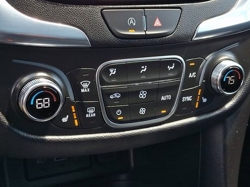 Used 2023 Chevrolet Equinox LT AWD/4WD image 16