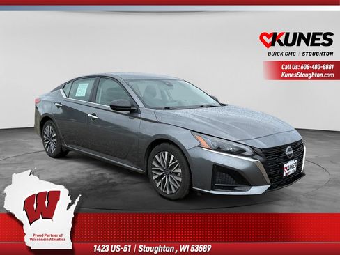 Used 2025 Nissan Altima 2.5 SV FWD image 1