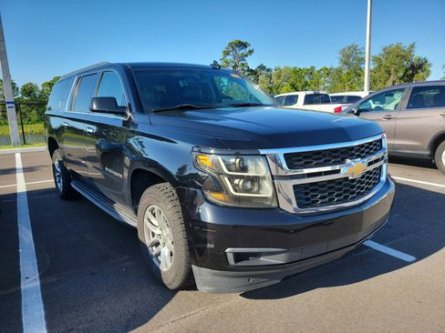 Used 2018 Chevrolet Suburban LS RWD image 2