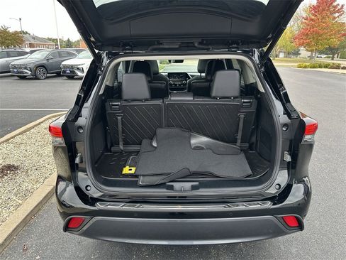 Used 2023 Toyota Highlander Limited image 21