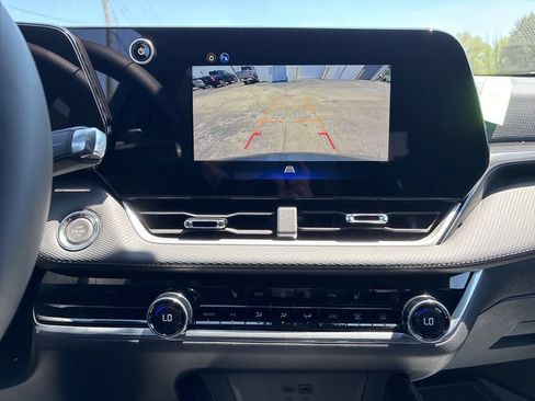 New 2026 Chevrolet Equinox LT w/ Convenience Package II AWD/4WD image 16