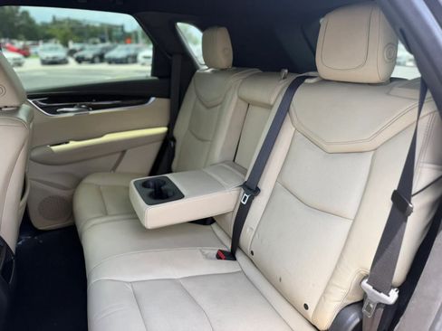 Used 2017 Cadillac XT5 FWD image 14