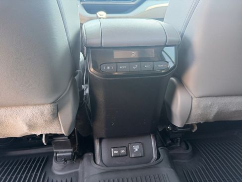 Used 2023 Toyota Highlander Limited AWD/4WD image 32