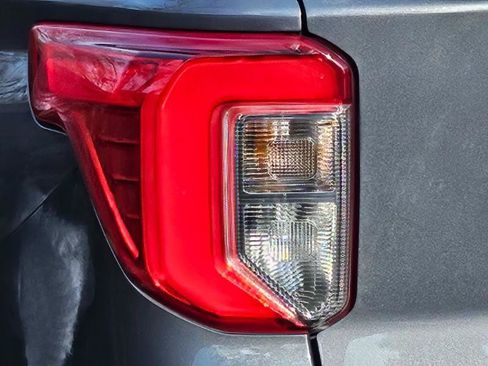 Used 2022 Ford Explorer XLT w/ Equipment Group 202A image 21