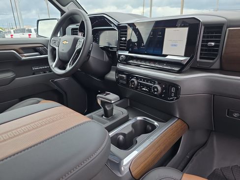 New 2026 Chevrolet Silverado 1500 High Country w/ High Country Premium Package AWD/4WD image 16