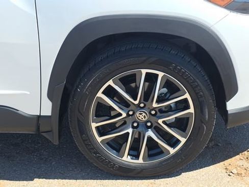 Used 2026 Toyota Corolla Cross XLE image 31