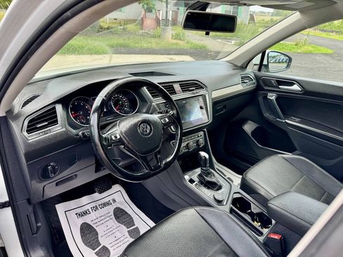 Used 2018 Volkswagen Tiguan SE AWD/4WD image 9