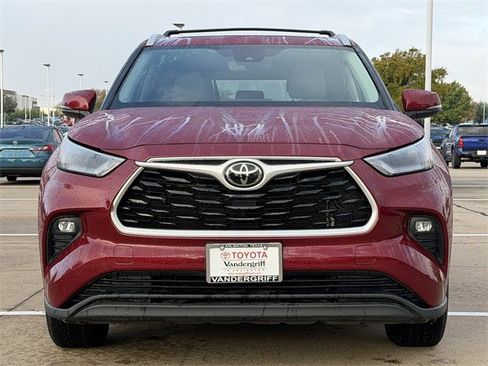 Certified 2023 Toyota Highlander XLE image 8