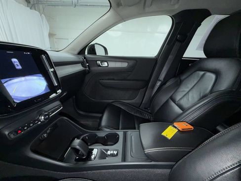 Used 2023 Volvo XC40 B5 Core w/ Convenience Package AWD/4WD image 22