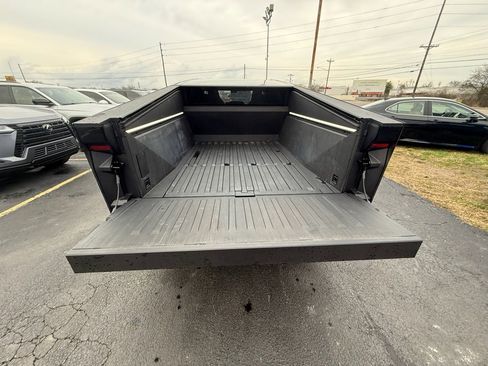 Used 2025 Tesla Cybertruck AWD Crew Cab image 21