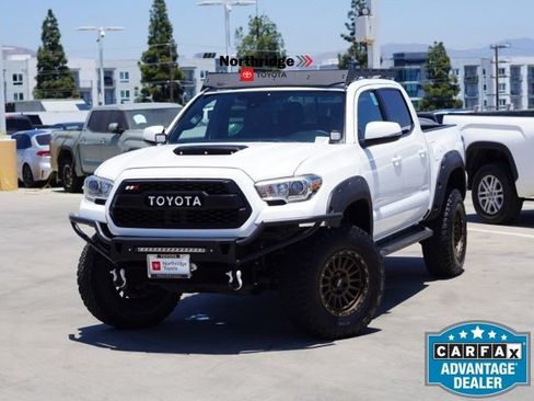 Used 2018 Toyota Tacoma TRD Sport w/ Technology Package RWD image 5
