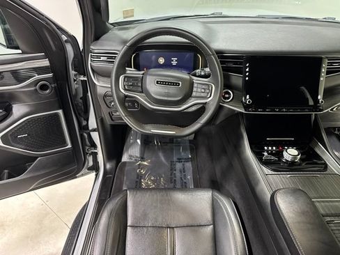 Used 2024 Jeep Wagoneer L Series II w/ Flexible Seating Group AWD/4WD image 18