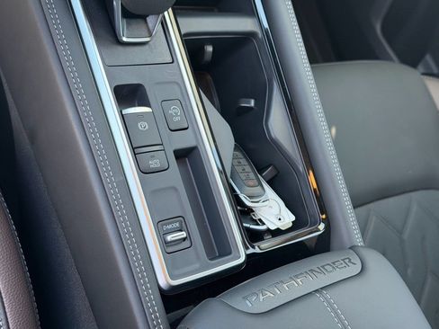New 2026 Nissan Pathfinder Platinum FWD image 28