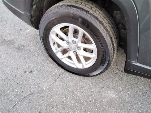 Used 2023 Jeep Grand Cherokee L Laredo w/ Luxury Tech Group I image 18