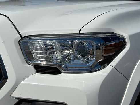 Used 2022 Toyota Tacoma SR5 image 9