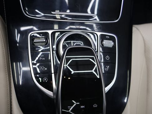 Used 2017 Mercedes-Benz E 400 4MATIC Wagon image 23