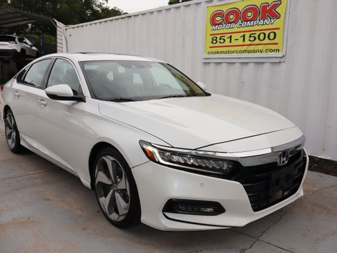 Used 2018 Honda Accord Touring image 4