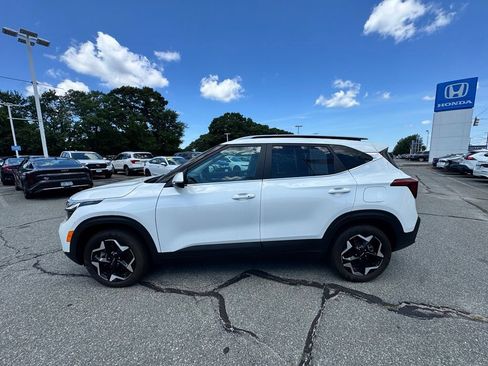 Used 2024 Kia Seltos EX AWD/4WD image 2